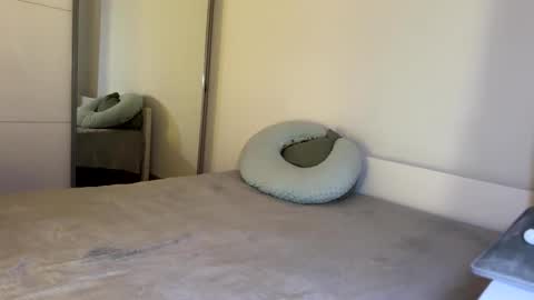 Snapshot of milfhunter1305 chatting on 25, 10, 2025 milfhunter1305 online show from 25, 10, 2025