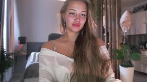 milk_bunny_ online show from 18, 4, 2026