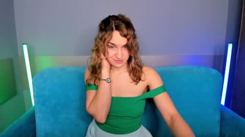 milkablond online show from 15, 1, 2025