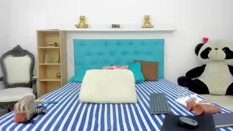 milky_emma online show from 16, 1, 2025