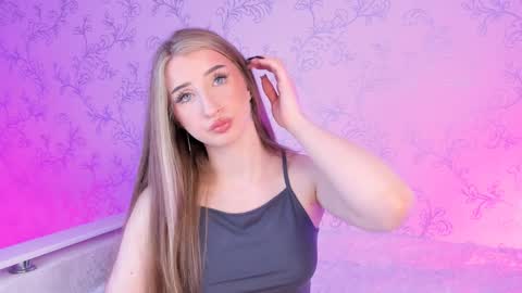 Snapshot of milky_waybaby chatting on 2, 12, 2024 Vivian online show from 2, 12, 2024