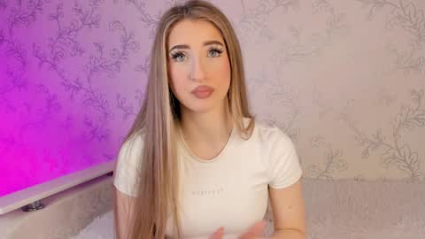 Snapshot of milky_waybaby chatting on 7, 1, 2025 Vivian online show from 7, 1, 2025