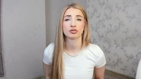 Snapshot of milky_waybaby chatting on 17, 1, 2025 Vivian online show from 17, 1, 2025