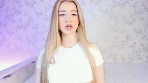 Snapshot of milky_waybaby chatting on 7, 2, 2025 Vivian online show from 7, 2, 2025