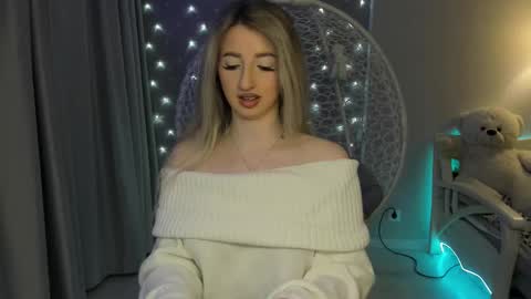 Snapshot of milky_waybaby chatting on 5, 10, 2025 Vivian online show from 5, 10, 2025