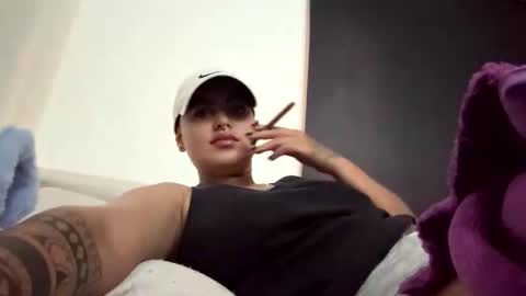 Im girl my name is Johana  online show from 19, 10, 2025