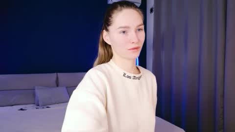 Snapshot of millianni chatting on 16, 11, 2025 Mila online show from 16, 11, 2025