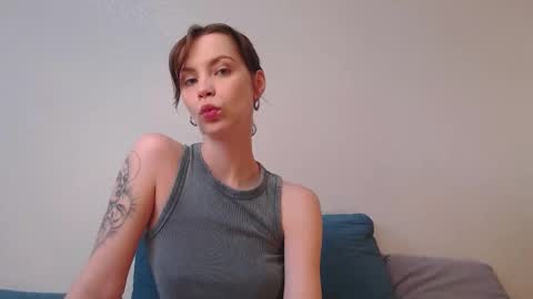 Snapshot of milly_ross23 chatting on 8, 10, 2025 Milly online show from 8, 10, 2025