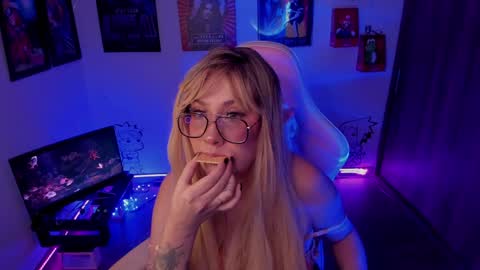 Snapshot of milly_yako chatting on 3, 12, 2024 Monkey D Maddie online show from 3, 12, 2024