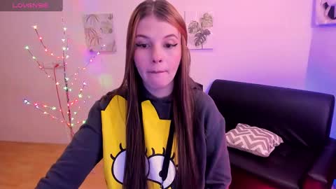 Snapshot of millysandler chatting on 6, 3, 2025 Milly online show from 6, 3, 2025