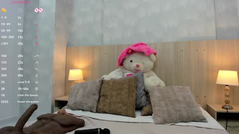 Snapshot of milu_gomez chatting on 15, 12, 2024 Milu Gomez online show from 15, 12, 2024