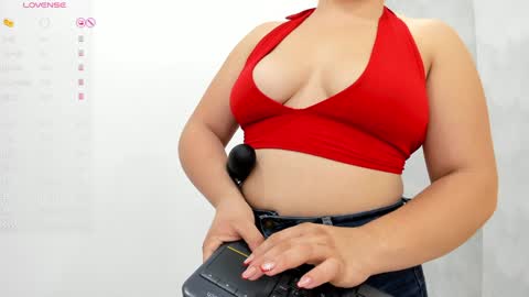 Snapshot of milu_gomez chatting on 18, 12, 2024 Milu Gomez online show from 18, 12, 2024