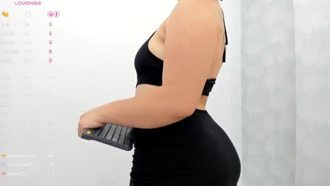 Snapshot of milu_gomez chatting on 13, 1, 2025 Milu Gomez online show from 13, 1, 2025