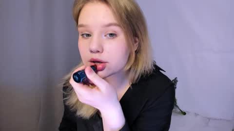 hi Im Mina  online show from 10, 3, 2025