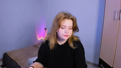 hi Im Mina  online show from 8, 11, 2025