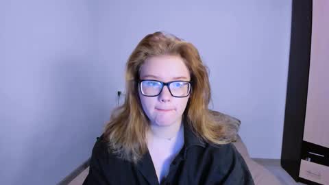 hi Im Mina  online show from 16, 11, 2025