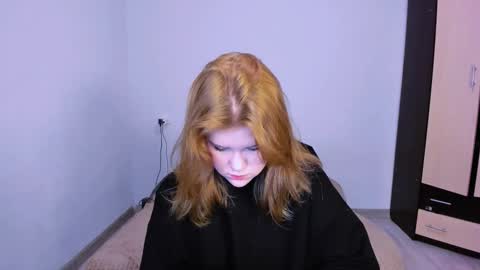 hi Im Mina  online show from 26, 11, 2025