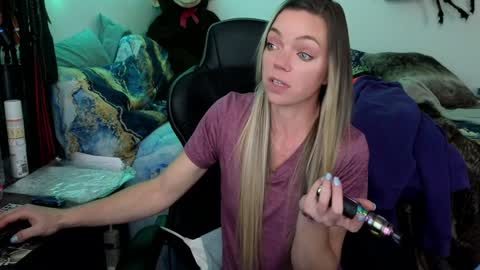 Mindy Mars online show from 3, 2, 2025