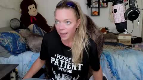 Mindy Mars online show from 8, 11, 2025