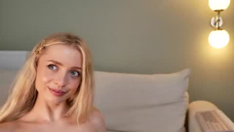 minimollyq online show from 30, 6, 2026