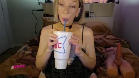 Snapshot of minxtessarae chatting on 28, 4, 2026 Tessa Rae online show from 28, 4, 2026