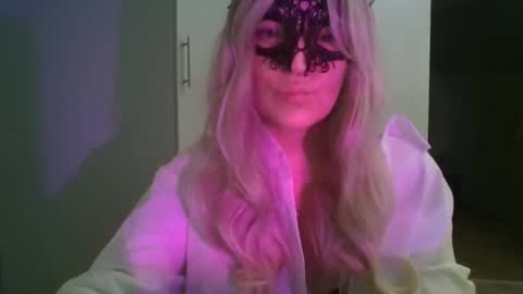 Snapshot of mionerra chatting on 17, 11, 2025 Margo online show from 17, 11, 2025