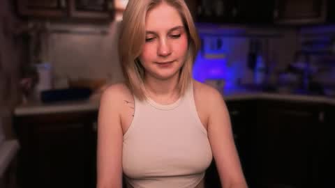 Snapshot of mirrameow chatting on 18, 11, 2025 Mira online show from 18, 11, 2025