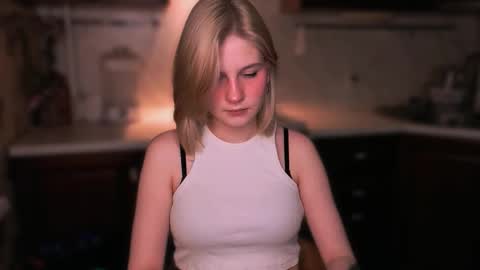 Snapshot of mirrameow chatting on 23, 11, 2025 Mira online show from 23, 11, 2025