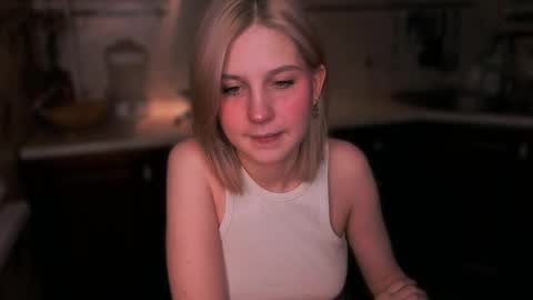 Snapshot of mirrameow chatting on 28, 11, 2025 Mira online show from 28, 11, 2025