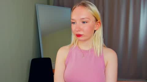 Snapshot of mirtachebret chatting on 1, 11, 2025 Lucy online show from 1, 11, 2025