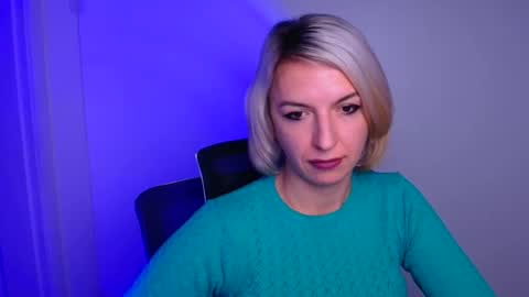 Snapshot of mishelle_blondie chatting on 28, 11, 2025 Mishelle online show from 28, 11, 2025