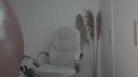 Snapshot of miss_benz chatting on 7, 11, 2025 miss_benz online show from 7, 11, 2025