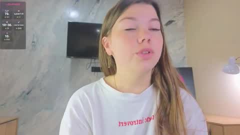 Snapshot of miss_bubbles chatting on 4, 10, 2025 Sandy online show from 4, 10, 2025