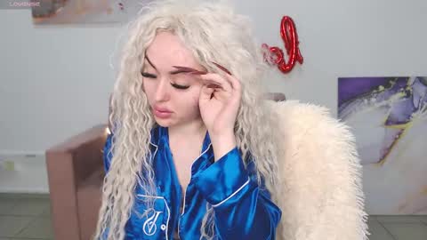 Snapshot of miss_kiten chatting on 15, 2, 2025 miss_kiten online show from 15, 2, 2025