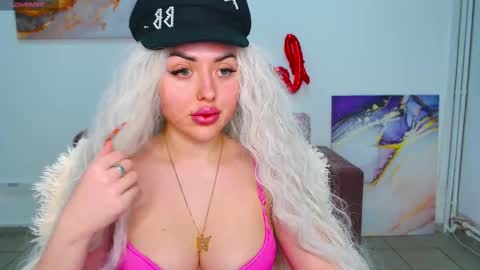 Snapshot of miss_kiten chatting on 12, 3, 2025 miss_kiten online show from 12, 3, 2025