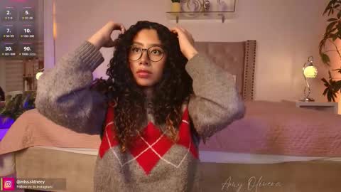 Amy Olivera online show from 22, 10, 2025