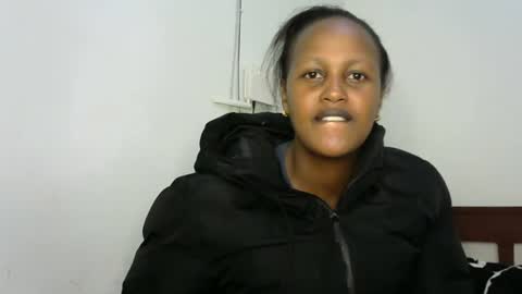 Snapshot of miss_vall chatting on 12, 12, 2024 miss_vall online show from 12, 12, 2024