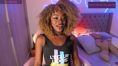 Tay Tay Independent Model   online show from 1, 3, 2025