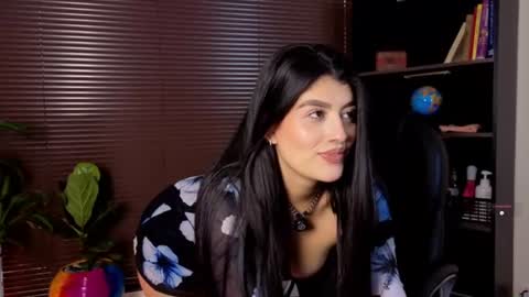 Snapshot of missatenea2 chatting on 17, 7, 2026 Laura online show from 17, 7, 2026