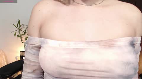 Snapshot of missblair12 chatting on 8, 2, 2025 MissBlair online show from 8, 2, 2025