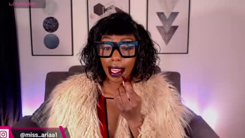 Emilie Diaz online show from 4, 7, 2026