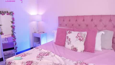 Melany Hiller online show from 5, 11, 2025