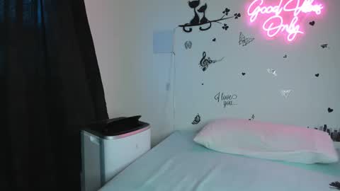 MissKarinaHilton online show from 13, 9, 2025