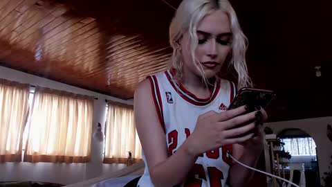 Miss Luna online show from 3, 12, 2024