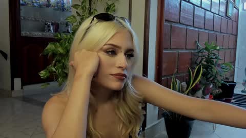 Miss Luna online show from 8, 12, 2024