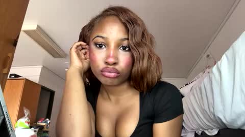 missmarimac online show from 25, 2, 2026