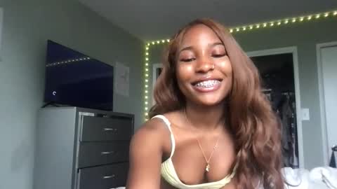 Snapshot of missmarimac chatting on 25, 5, 2026 missmarimac online show from 25, 5, 2026