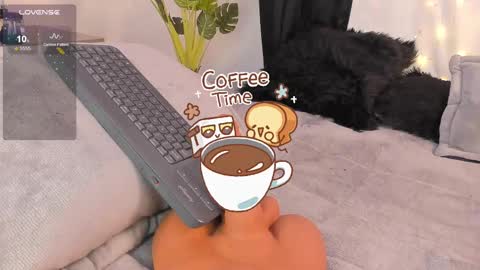 Alejandra  online show from 5, 3, 2025