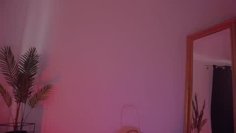 LUXXANDRA online show from 25, 2, 2025