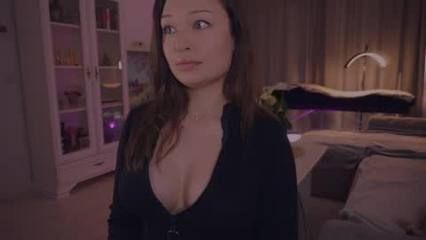 LUXXANDRA online show from 25, 5, 2026